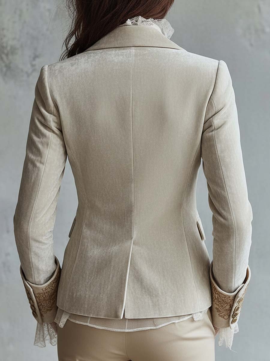 Cecile Velveta Blazer sa Čipkastim Manžetama i Izvezenim Detaljima