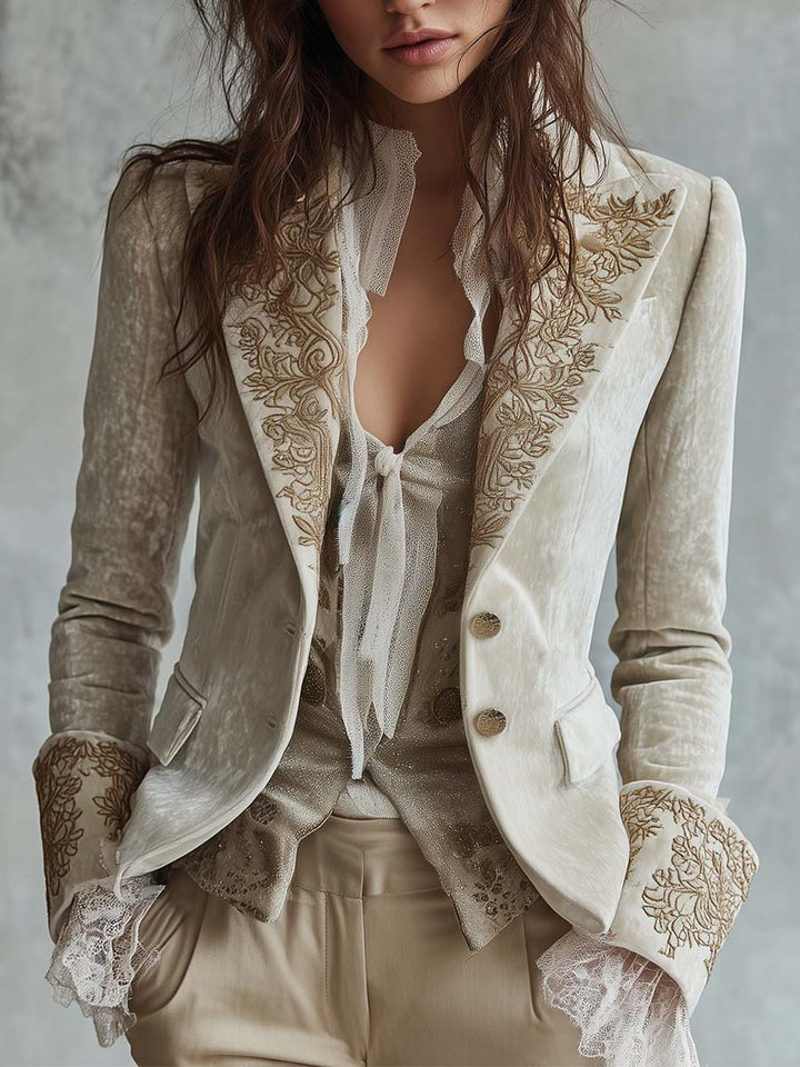 Cecile Velveta Blazer sa Čipkastim Manžetama i Izvezenim Detaljima