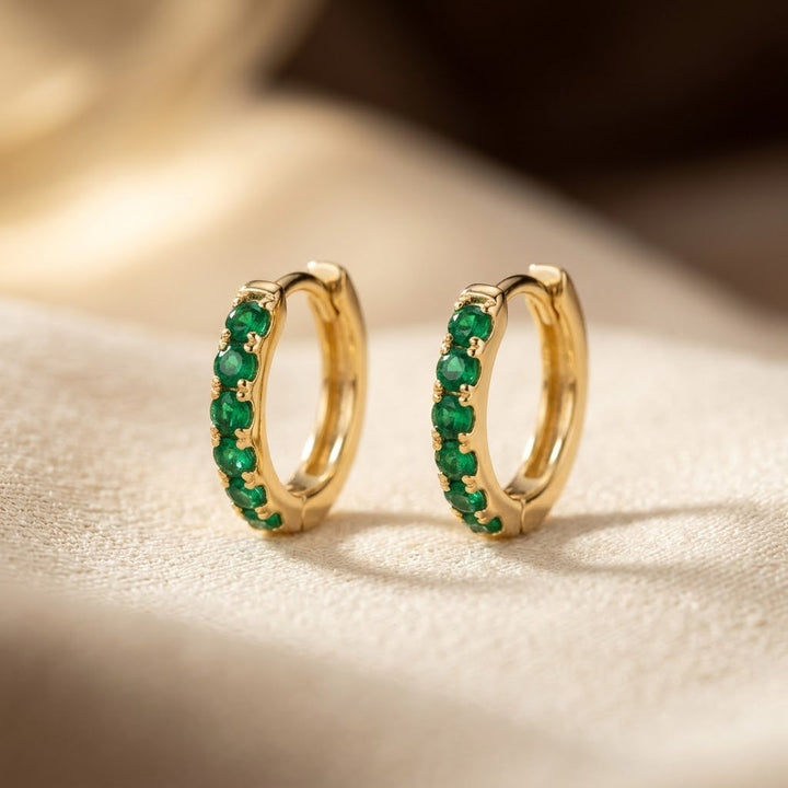 Zlatne i smaragdne kružne minđuše