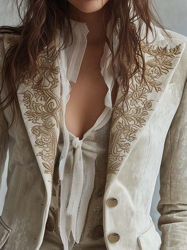 Cecile Velveta Blazer sa Čipkastim Manžetama i Izvezenim Detaljima