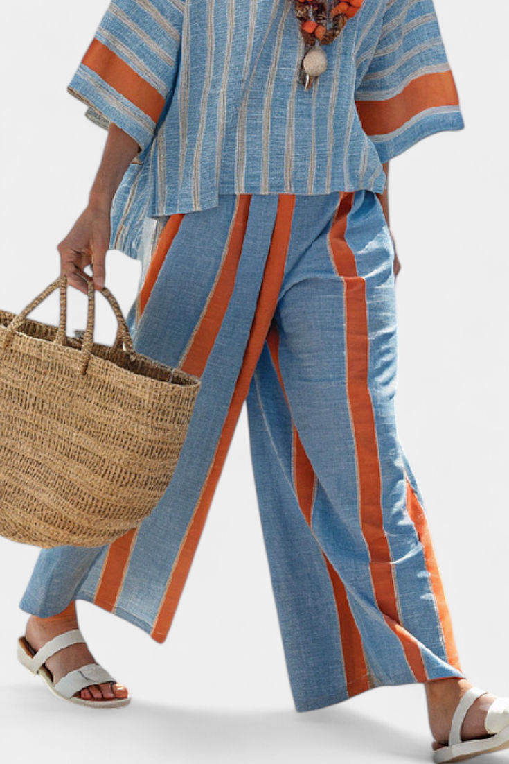 Bettina | Sofisticirani top sa terrakota prugama i lanenim pantalonama
