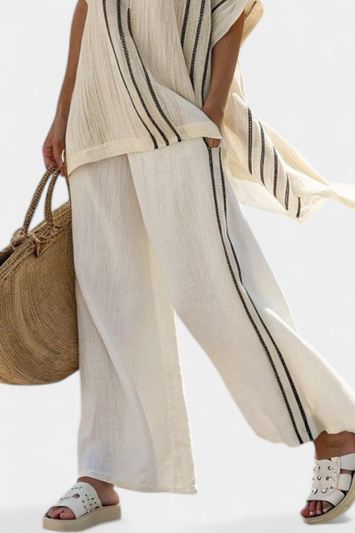Alma | Elegantna Ivory Lanena Bluzica i Crne Prugaste Pantalone