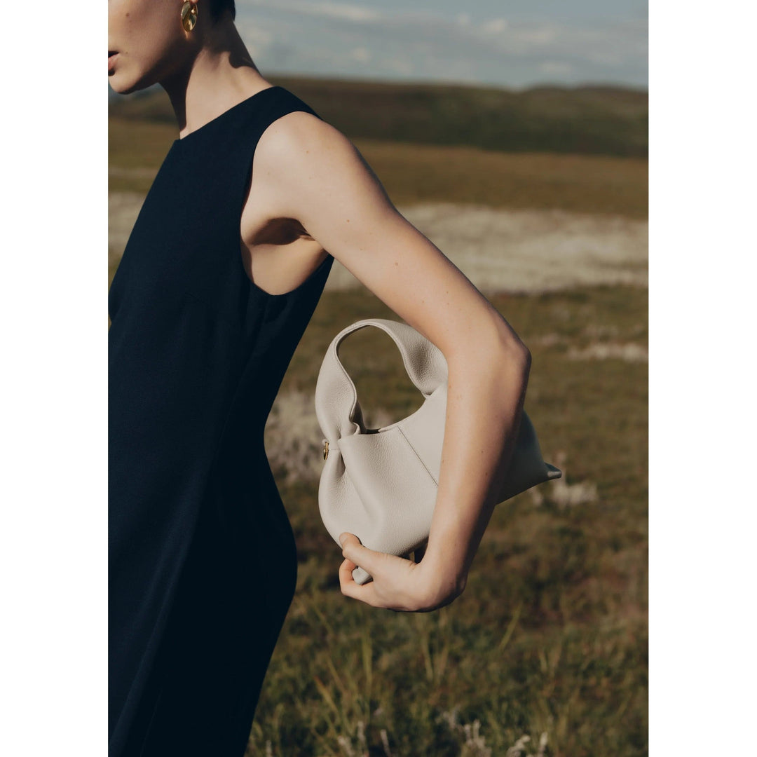 Carlotta | Stylish Travel Companion