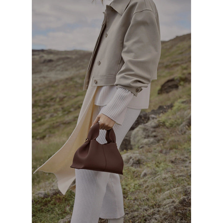 Carlotta | Stylish Travel Companion