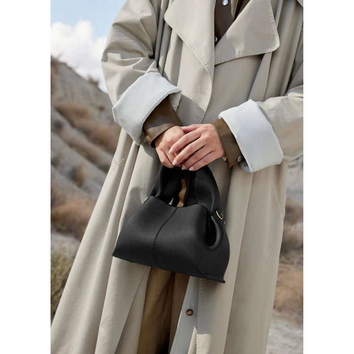 Carlotta | Stylish Travel Companion