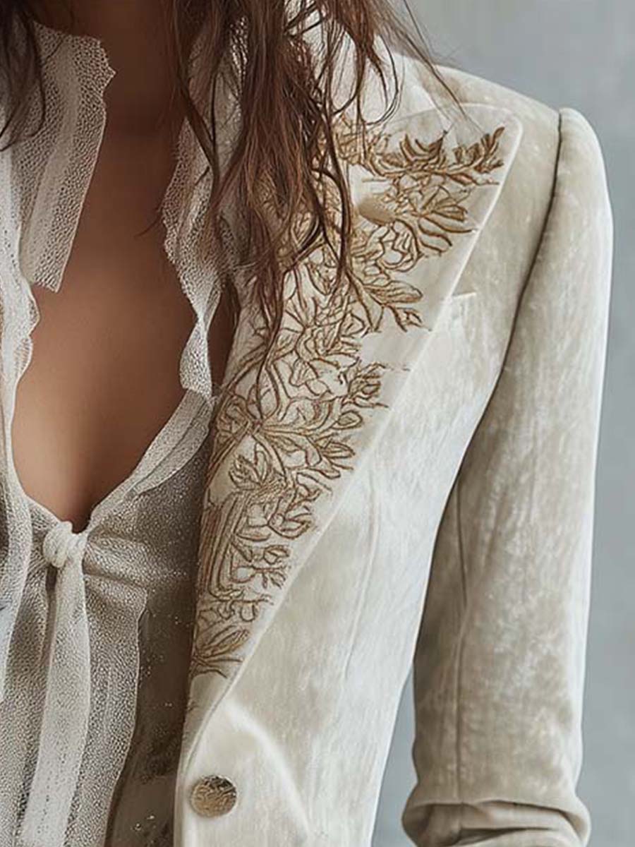 Cecile Velveta Blazer sa Čipkastim Manžetama i Izvezenim Detaljima