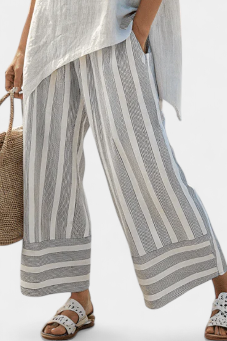 Axelle | Elegantna Asimetrična Bluza i Prugaste Pantalone